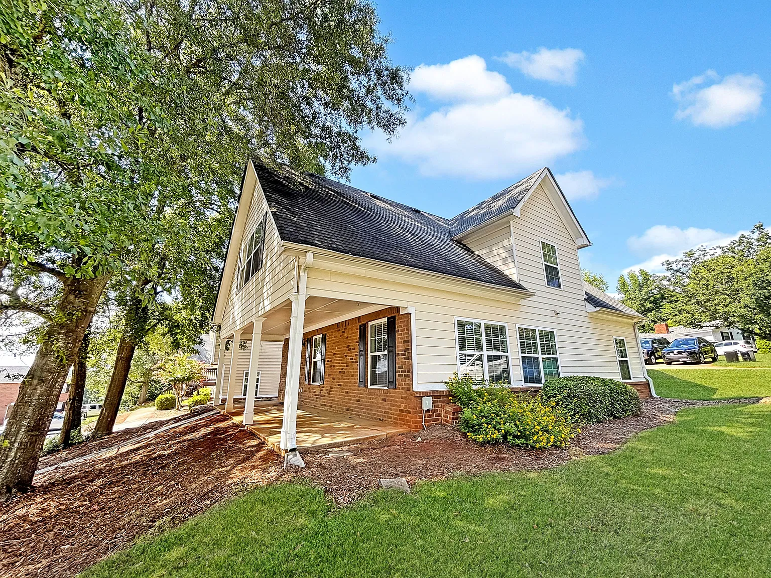5 bed, 1981 sqft, $2,875 — Photo 1