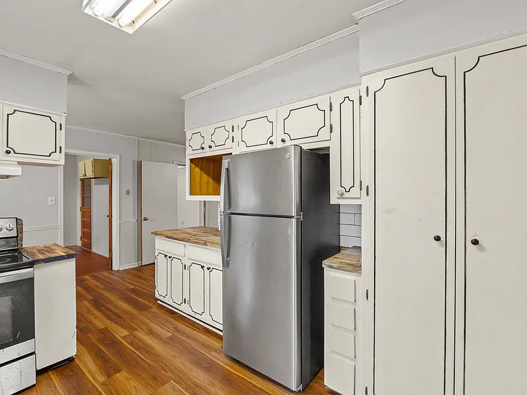 3932 Meredith Dr — Photo 2