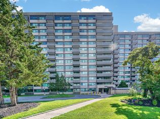 555 Brittany Dr, Ottawa, ON K1K4C5