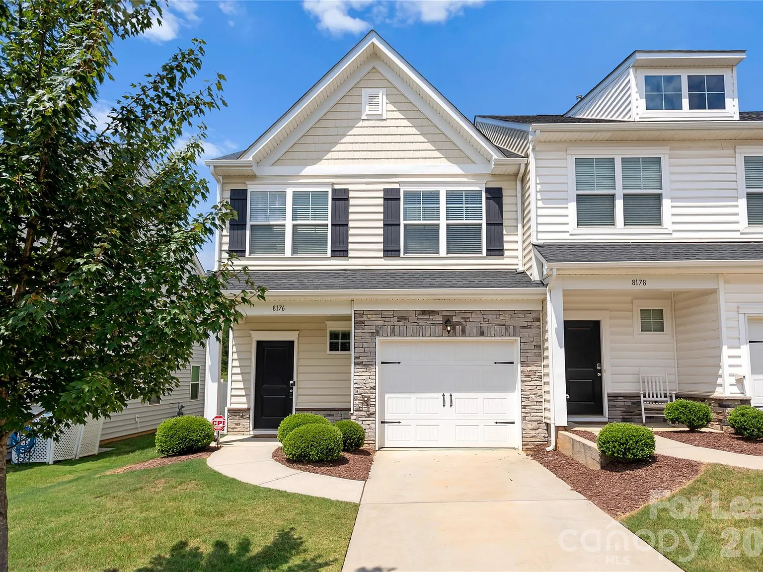 3 bed, 2.5 bath, 1702 sqft, $1,795 — Photo 2