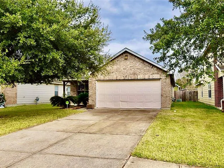 2203 Cold River Dr — Photo 1