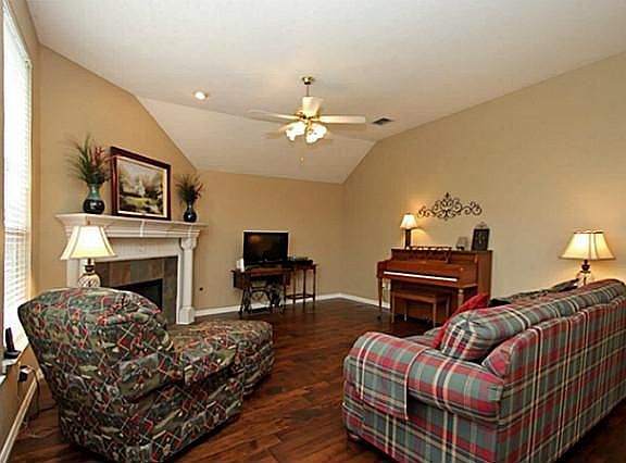 4th image of 3521 Kimble Dr