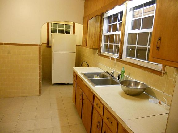 4th image of 191 Valley St Floor 1