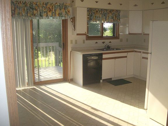 Upper Level ~ Eat-In Kitchen