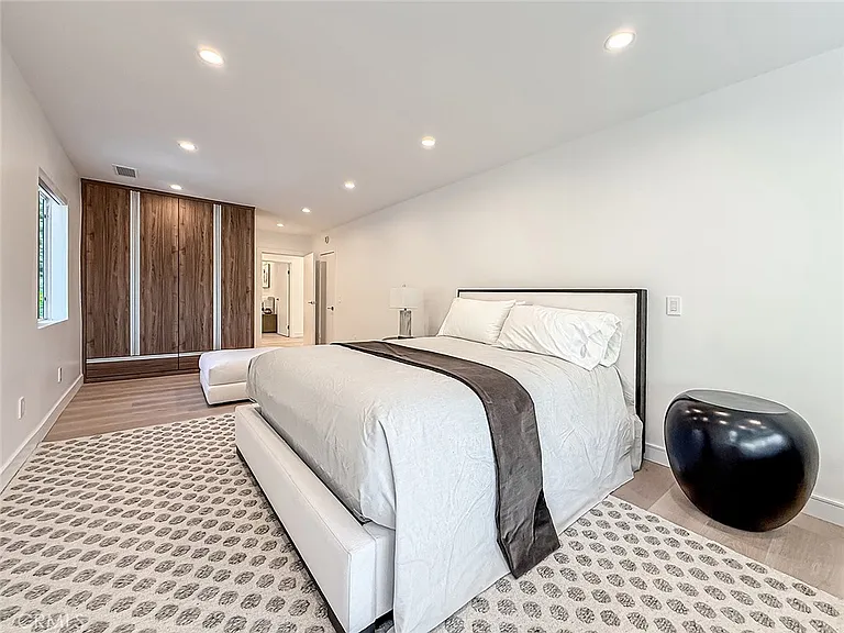 4266 Louise Ave — Photo 18