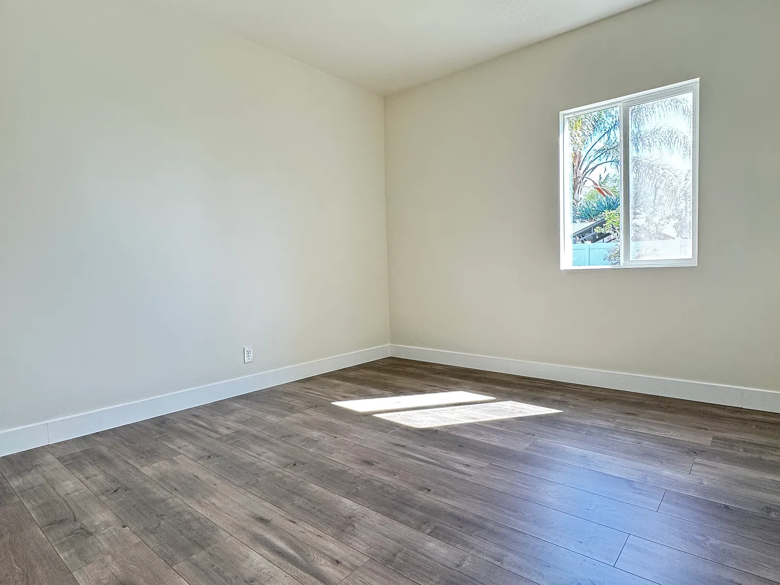 3 bed, 1080 sqft, $3,100 — Photo 3