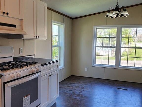 5th image of 2322 Birch Ln