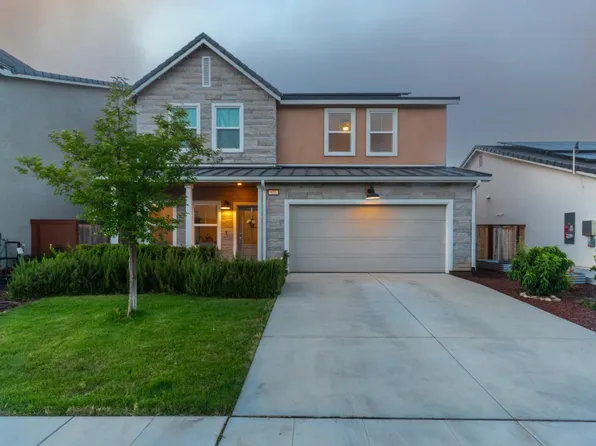 951 Kelso Ave, Clovis, CA 93619
