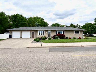 1220 E Broadway Ave, Pierre, SD, 57501