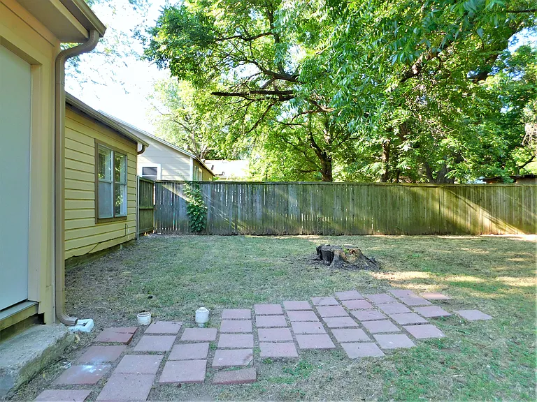 1014 Peak St — Photo 21