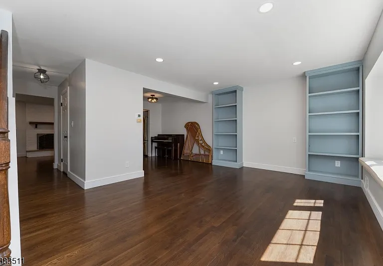 65 Hampshire Dr — Photo 5