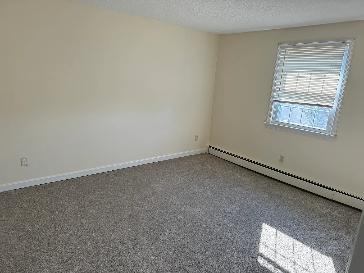 2 bed, 700 sqft, $1,950 — Photo 4