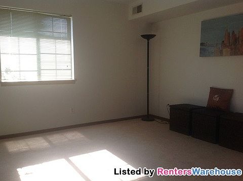 4th image of N110W17158 Ashbury Ln Unit 1-2