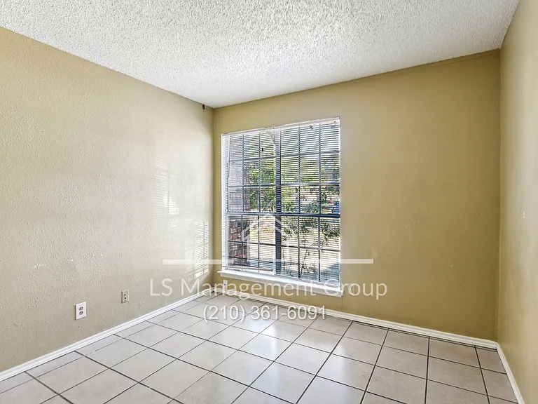 6702 Windsor Holw — Photo 14