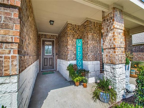 4th image of 1316 Stanford Ln