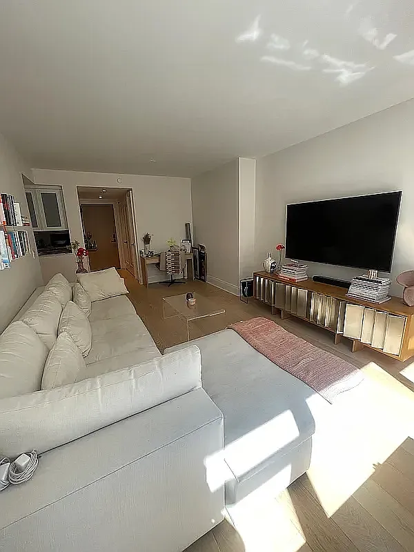 210 Warren Street — Photo 4