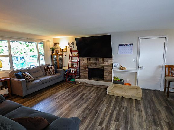 4th image of 821 Crestbrook Rd