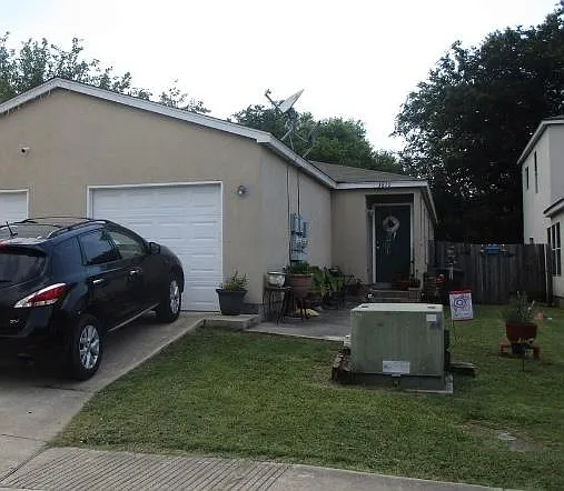3810 Maverick Crk — Photo 1
