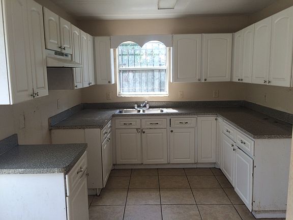 5th image of 2305 E 28th Ave