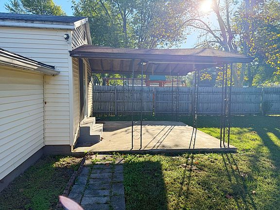 4th image of 1611 Sweetser Ave