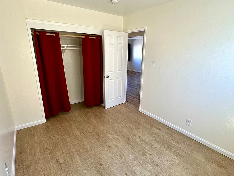 1328 Sutter Ave #4 — Photo 8