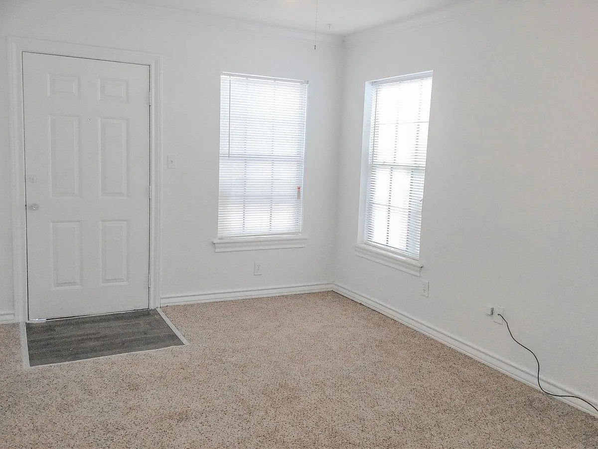 Building Photo - 3003 Avenue V