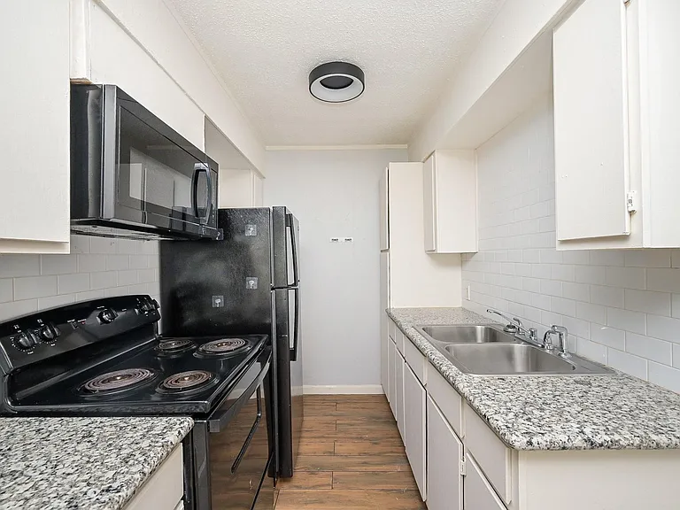 506 N 3rd St #2 — Photo 7