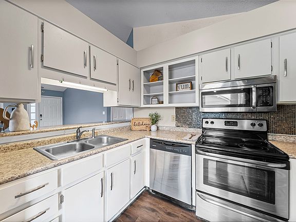 3rd image of 90 Grassmire Dr