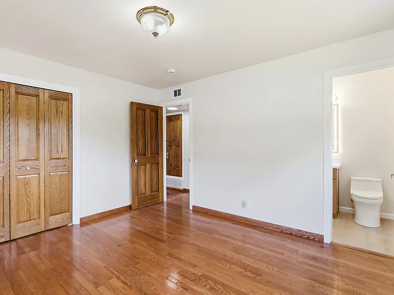 927 Lorne Way — Photo 29