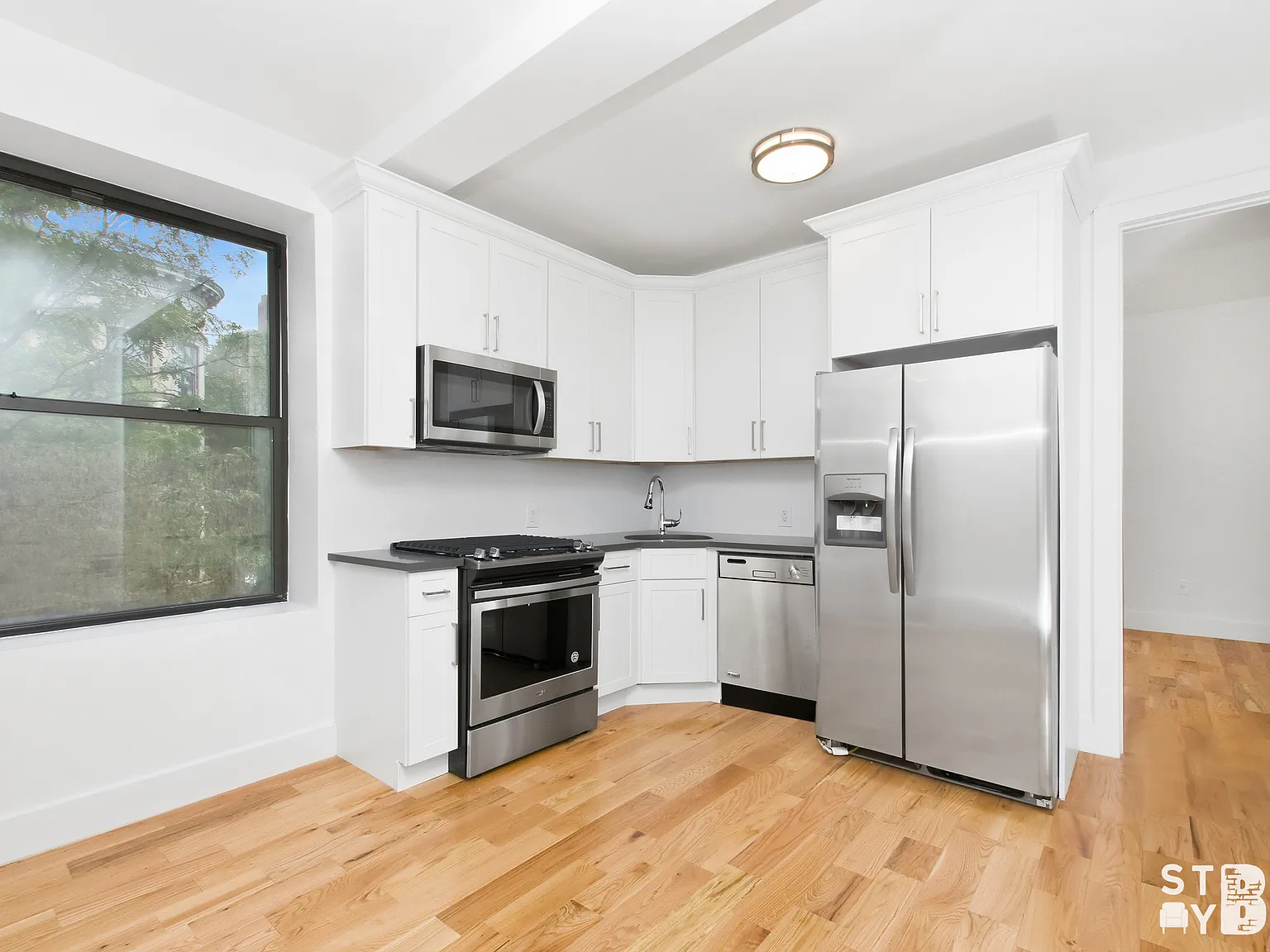 400 Clinton Avenue — Photo 4