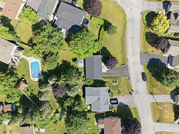 4th image of 449 William St N
