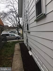 2nd image of 304 Clay St