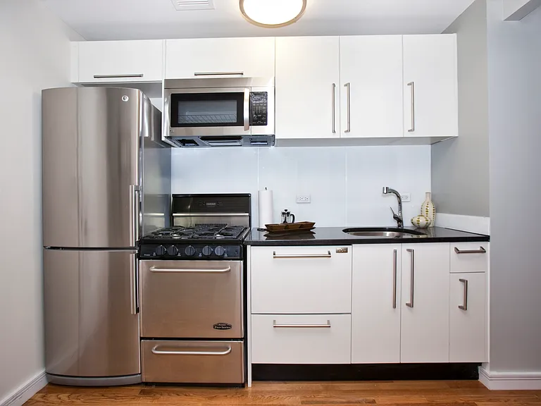 40 Gold St #9D — Photo 2