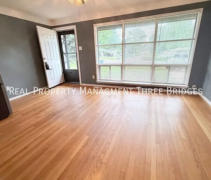 7025 Richwood Ln — Photo 2