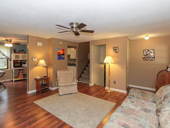 5th image of 1621 N Whistler Ter