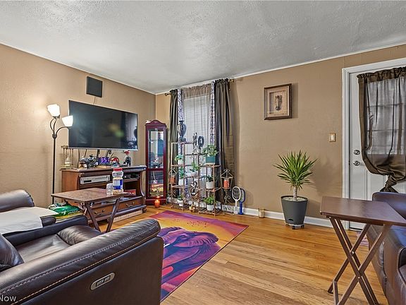 4th image of 644 Meadowbrook Ave SE