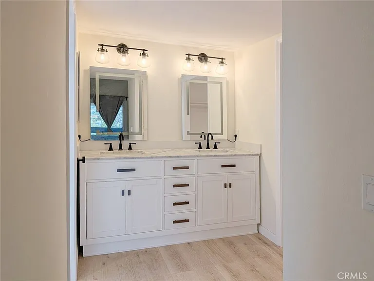660 E Workman St — Photo 31
