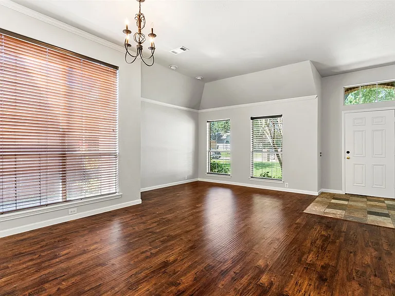 6721 Misty Hollow Dr — Photo 13