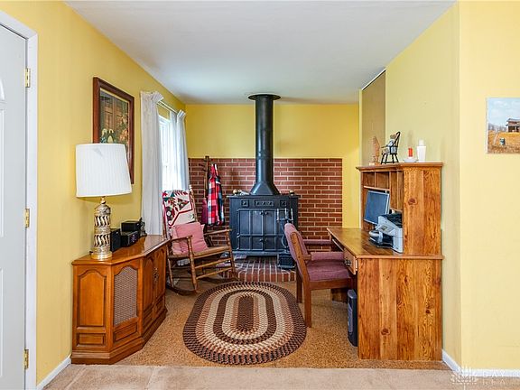 5th image of 1229 Carman Ave