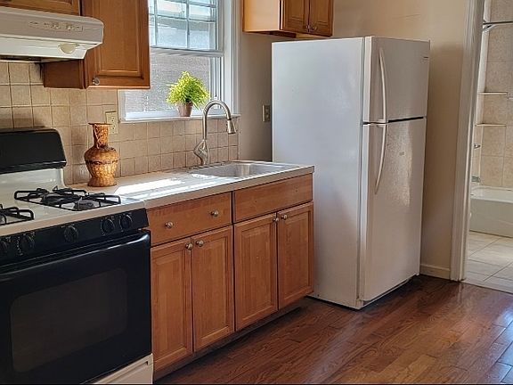 Large eating kitchen with hardwood high ceiling