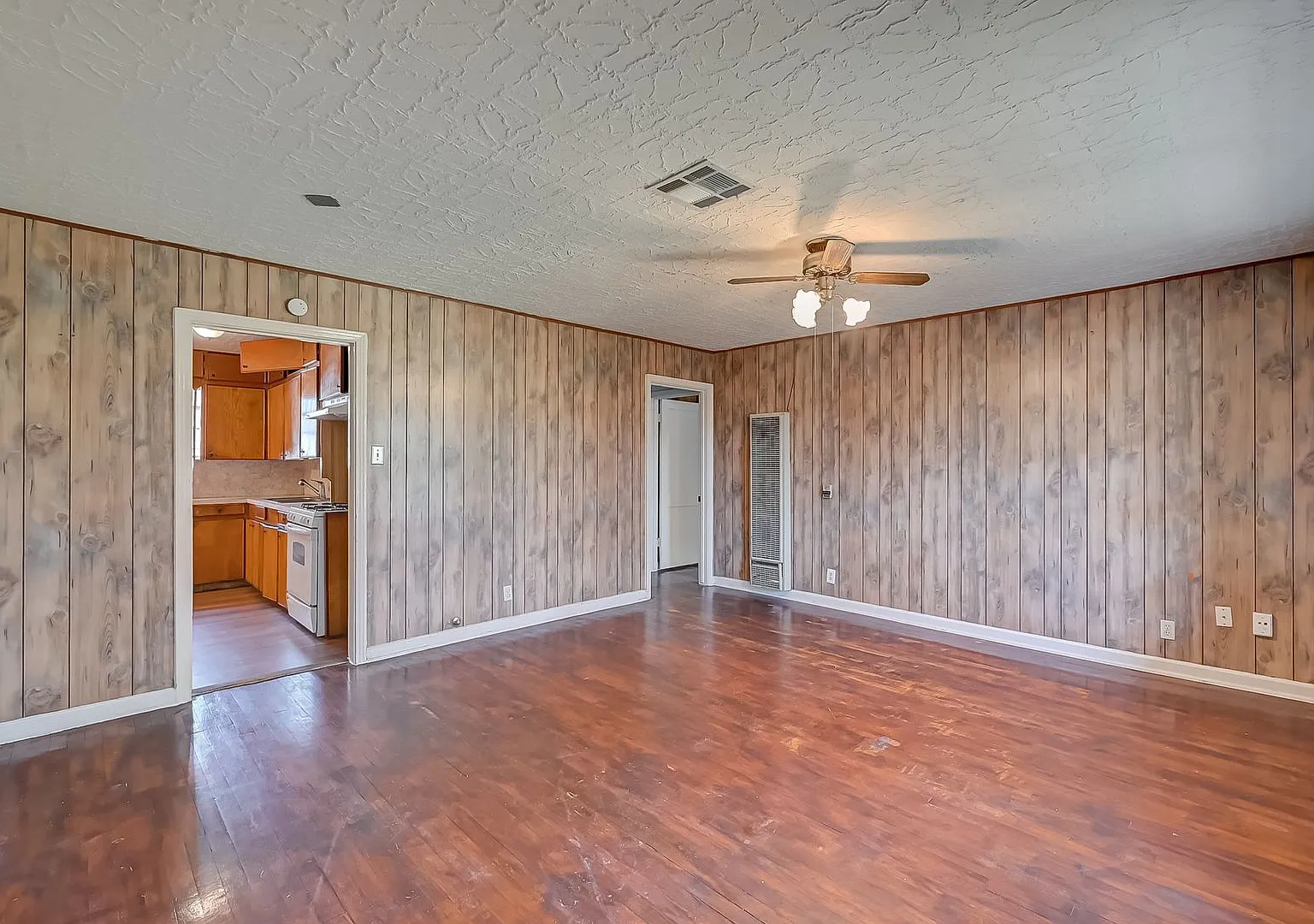 3-Bedroom, 2-Bath Home in South Houston with Easy Access to Major Highways, Medical Center & Down... — Photo 2
