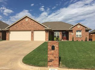 526 Cougar Ln, Enid, OK 73703