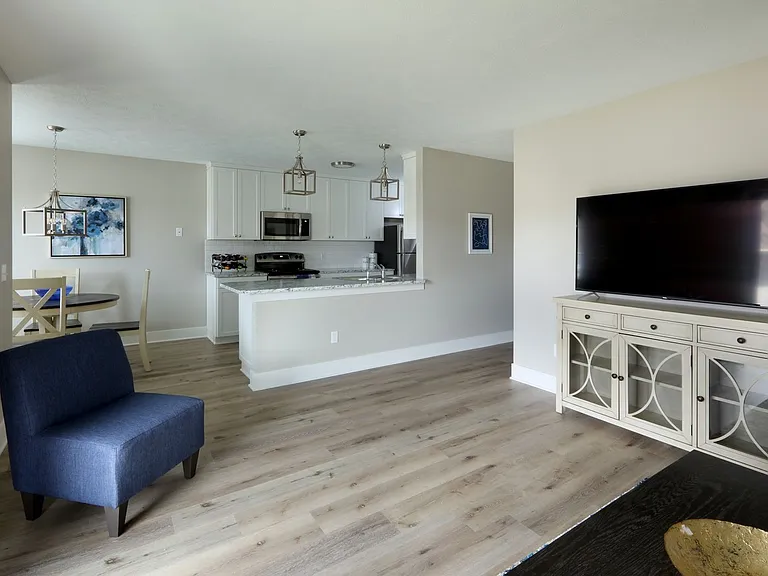 Oak Tree Apartments — Photo 32