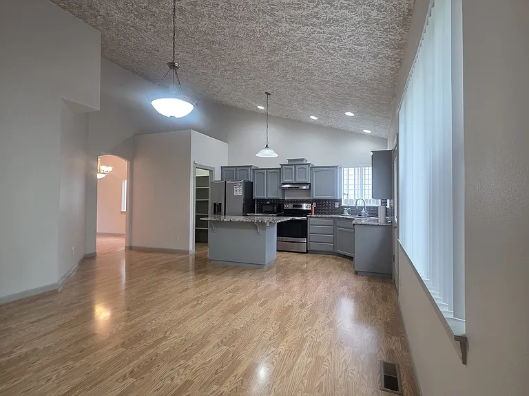 4373 Hearth St NE — Photo 25