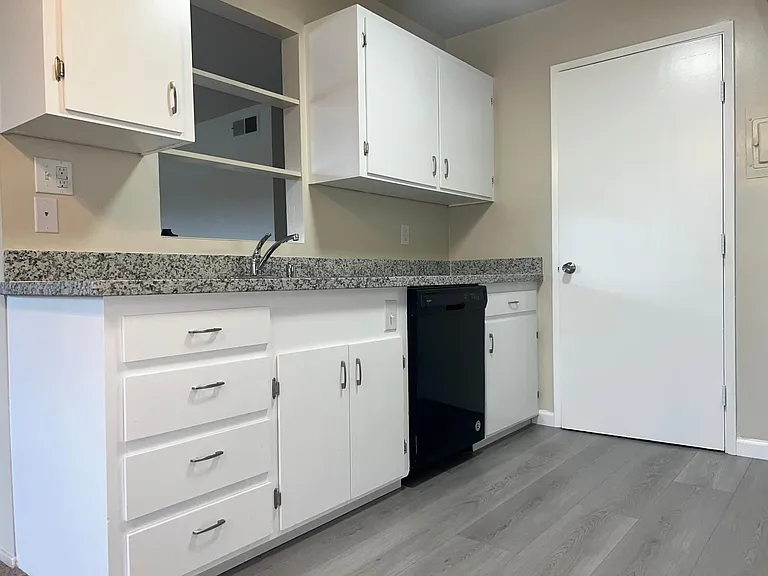 Lamplighter Apartments — Photo 5