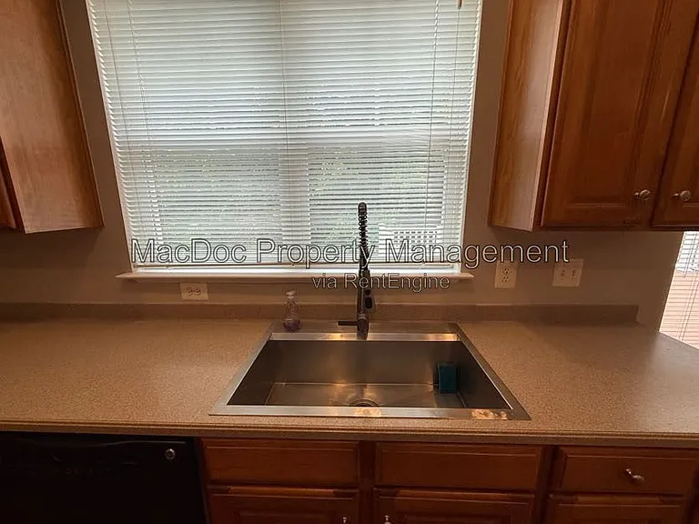 1404 Graham Dr — Photo 25