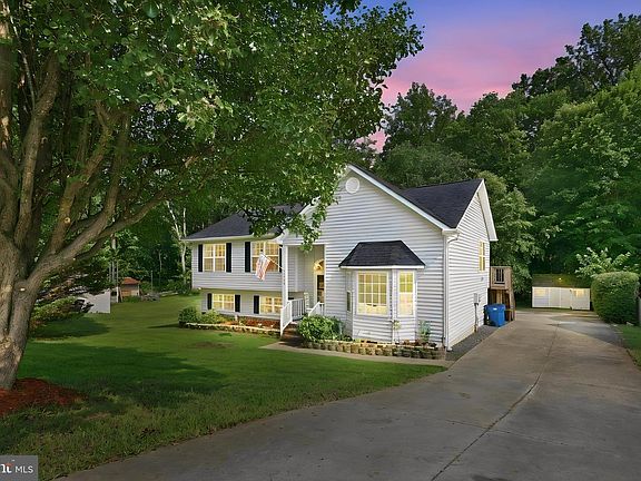 3rd image of 7422 Laura Ln