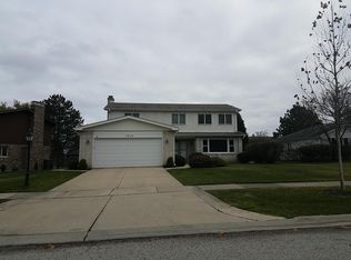 1623 Robin Ln, Glenview, IL 60025