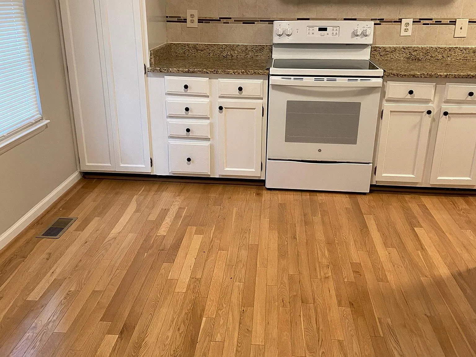 3 bed, 2.5 bath, 1280 sqft, $2,800 — Photo 4