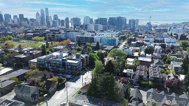 3rd image of 206 12th Avenue E